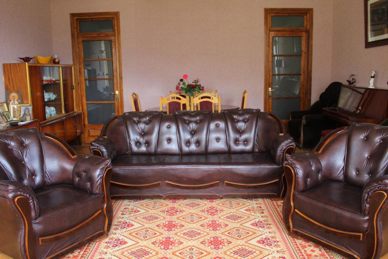 Guest House Racha 安布罗劳里 外观 照片