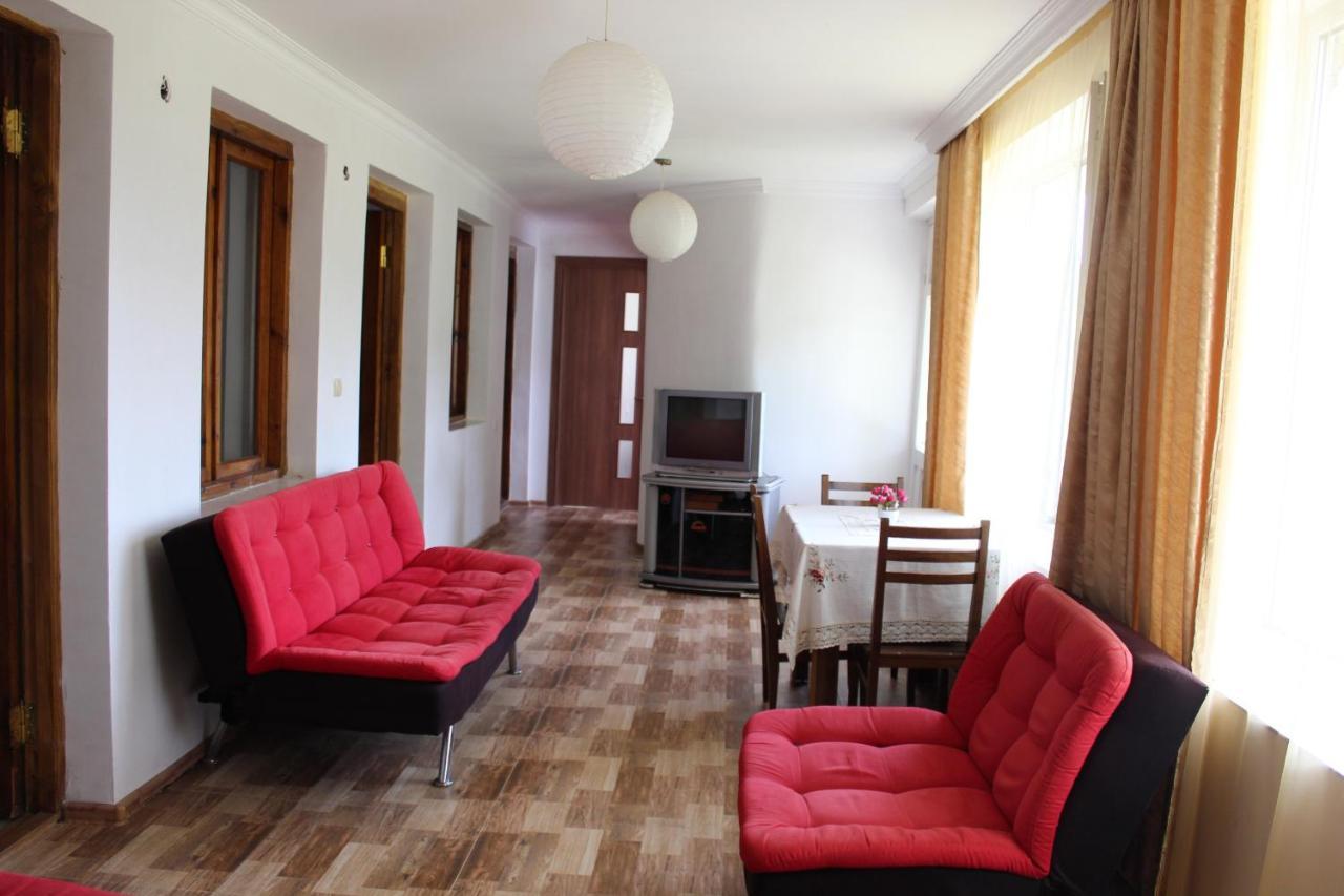 Guest House Racha 安布罗劳里 外观 照片