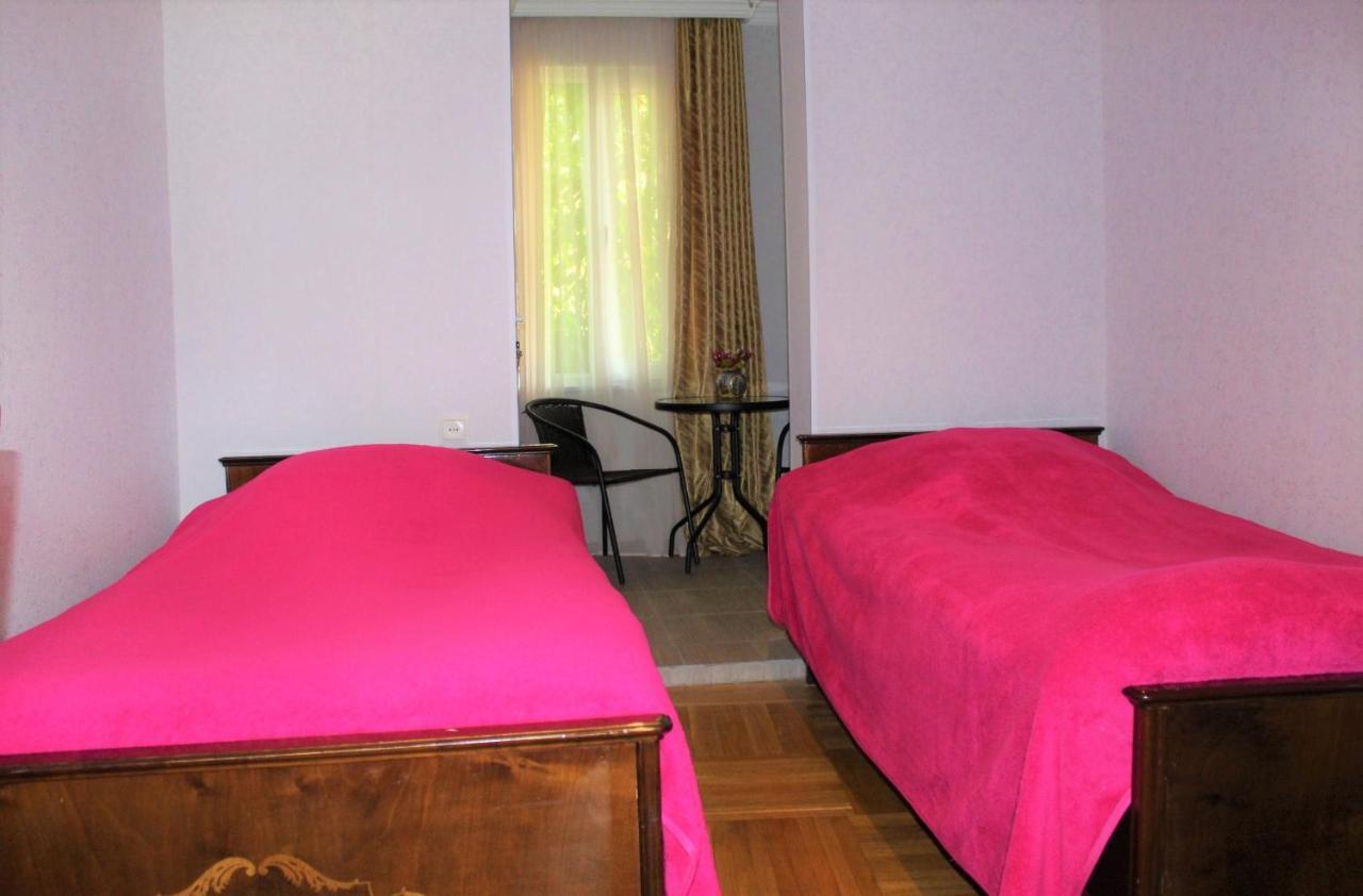 Guest House Racha 安布罗劳里 外观 照片