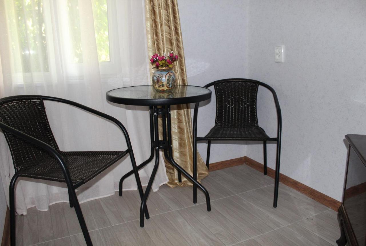 Guest House Racha 安布罗劳里 外观 照片