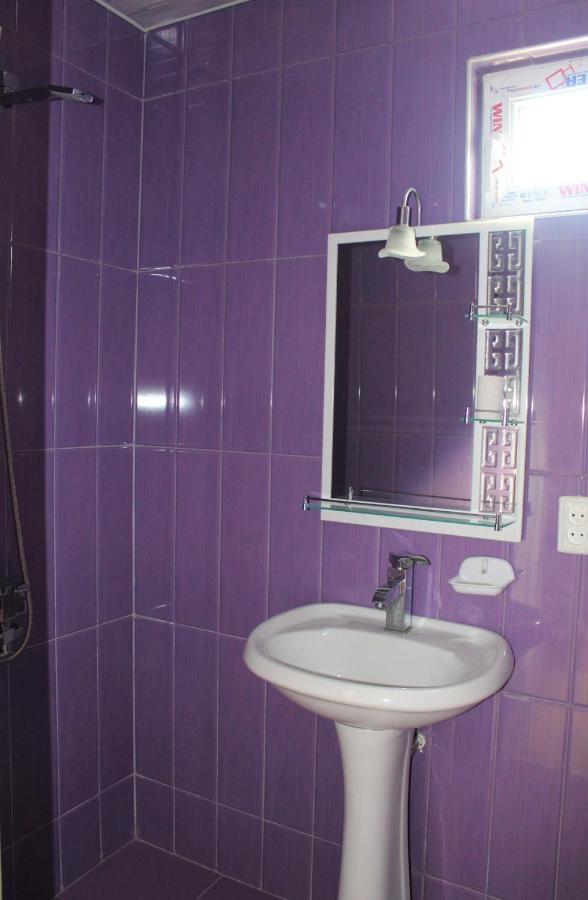 Guest House Racha 安布罗劳里 外观 照片