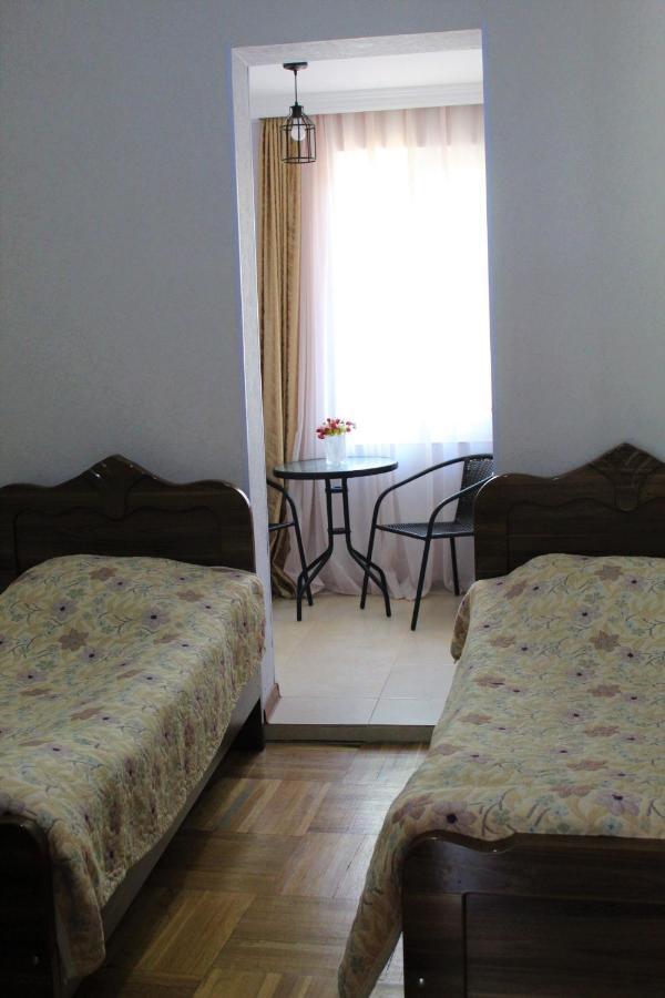 Guest House Racha 安布罗劳里 外观 照片