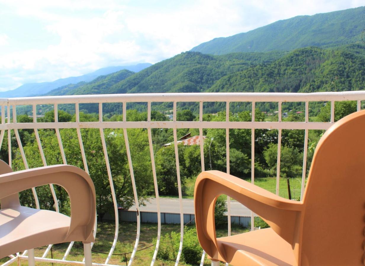 Guest House Racha 安布罗劳里 外观 照片