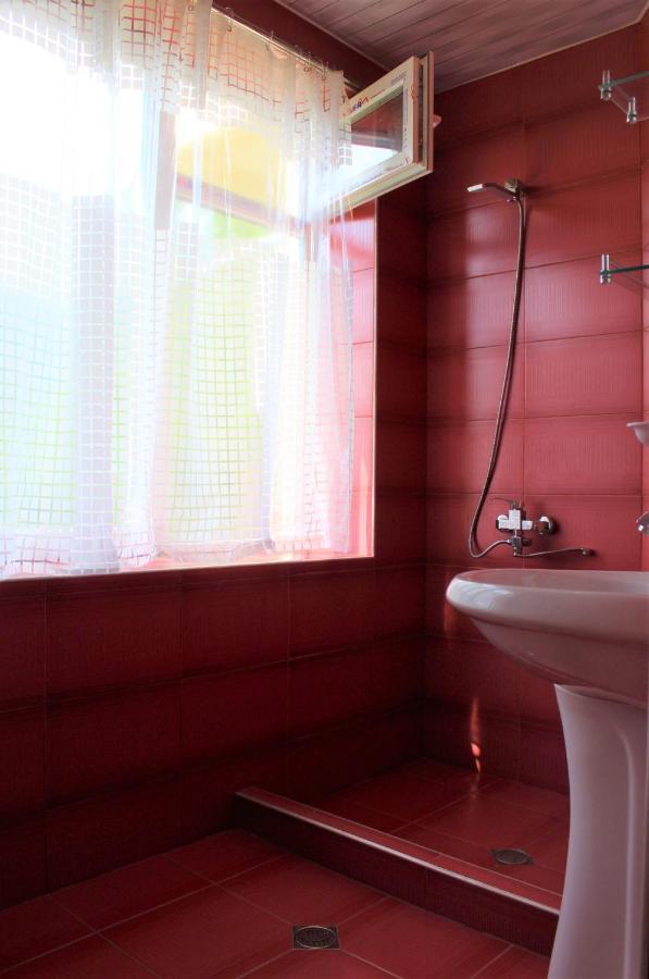 Guest House Racha 安布罗劳里 外观 照片