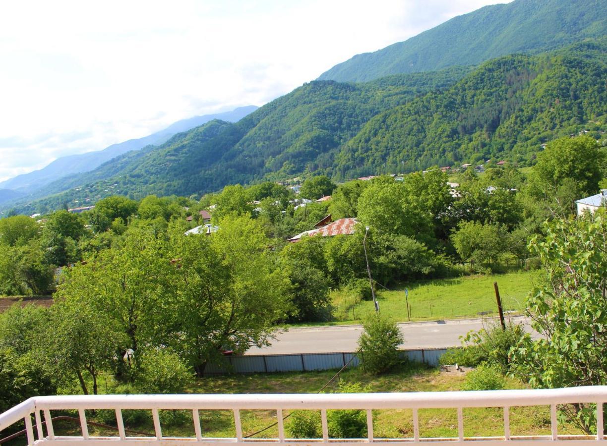 Guest House Racha 安布罗劳里 外观 照片