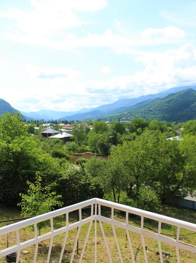 Guest House Racha 安布罗劳里 外观 照片