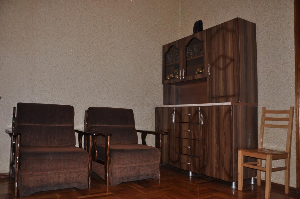 Guest House Racha 安布罗劳里 外观 照片
